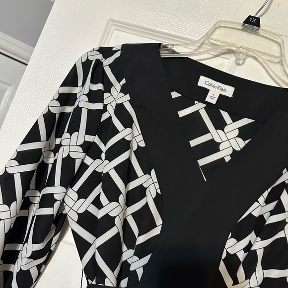 Calvin Klein Link Pattern Blouse - Picture 4 of 14